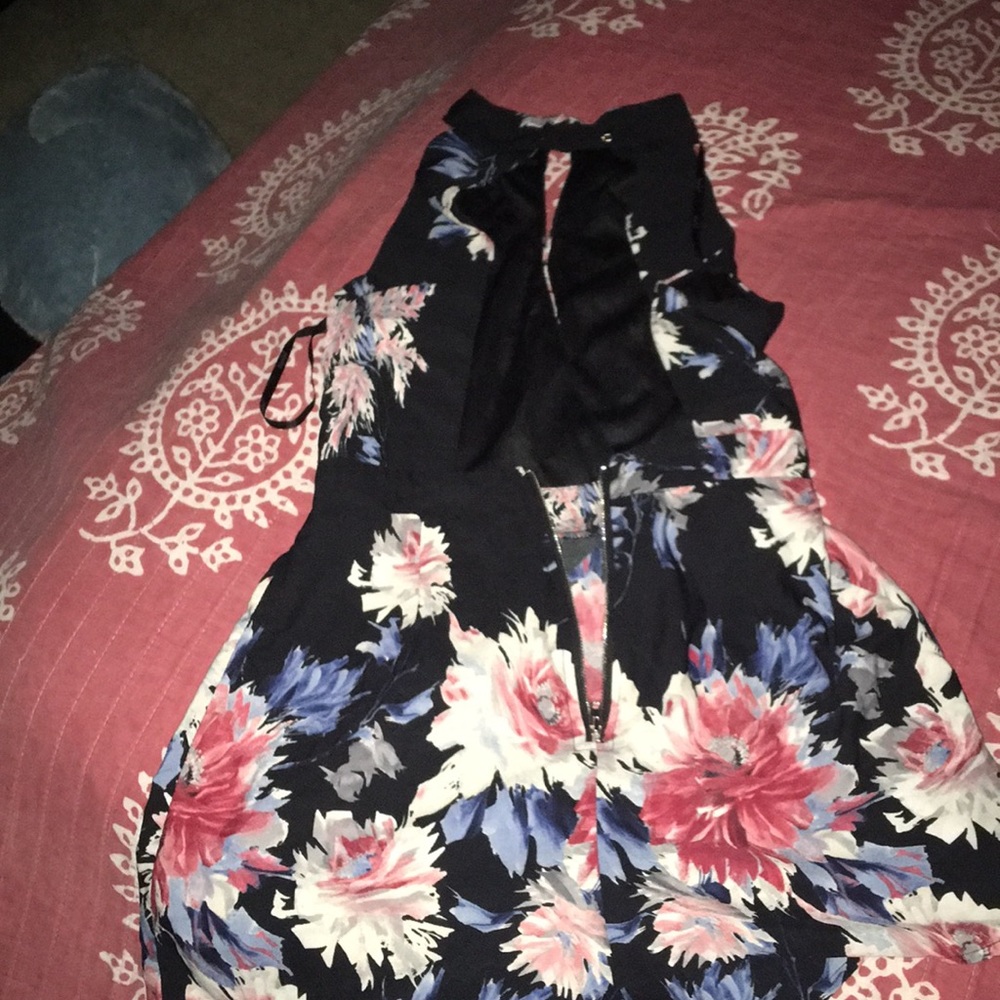 Cute floral romper - Picture 3 of 3